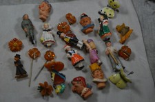 Konvolut WHW Winterhilswerk alte Holz Figuren 40 Teile Bernstein usw. 2. WK