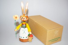 orginal Erzgebirge Osterhase Frau Hase mit Blume und Korb,Holz  ca. 19,5 cm