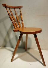 Schöner Hüttenstuhl, Brettstuhl, Bauernstuhl, Holz Stuhl Tripod Dreibein Alpen