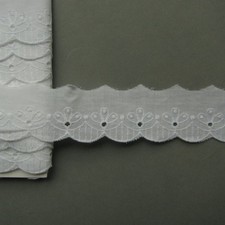 NEU 8,8m Batist Borte bestickt