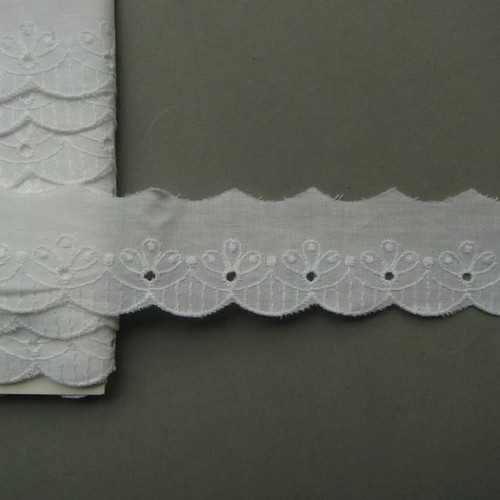 Neu batist borte - 8,8m, bestickt