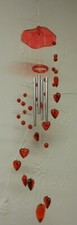 2 St. Metall Windspiele mit Klang+roten Acryl Herzen, FENG SHUI, unben. in OVP!