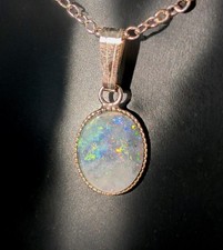 Eleganter Boulderopal Anhänger Australien in 925 Silber gefasst