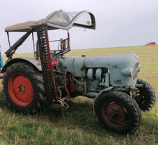 Eicher Tiger Druckzylinder-Hydraulik  für Raspe Mähwerk komplet mit Anbauplatte
