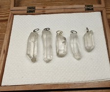 Konvolut 5 St. Bergkristallspitzen mit Öse, als Anhänger, Pendel etc.