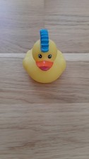 Gummi Badeente Punk gelb blau für Sammler 6 x 6 x 6 cm