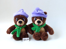 MILKA Bär Braunbär lila Mütze grüner Schal 23 cm 2x Stofftier Kuscheltier (T231)