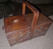Nähkasten Nähkorb Nähkästchen klappbar ausziehbar Holz braun Vintage 60er Antik