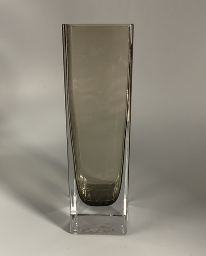 Rauchkristall vase design - rauchkristall, vase;