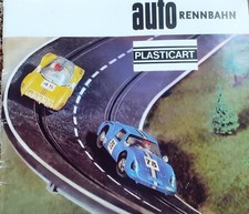 Autorennbahn von „VEB PLASTICART Dresden“ mit vier Rennwagen