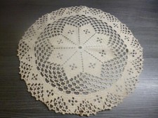 Von Oma: Schönes Häkeldeckchen  31 cm Spitzen-Decke Tischdecke Häkeldecke !