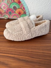 Hausschuhe aus Teddyfell in