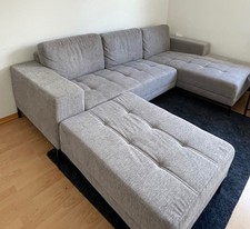 Großes modernes Ecksofa in Hellgrau – gemütlich, gepflegt und wandelbar