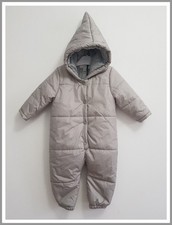 Baby Mädchen grau gepunktet