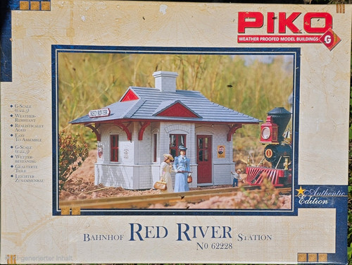 Piko bahnhof red river station - river,
