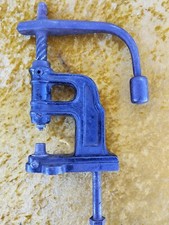 alte, antike Nietpresse, Spindelpresse aus Gusseisen.