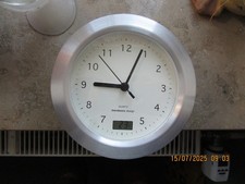 Badezimmer-Wanduhr 17 cm x 6 cm, Raumthemperaturanzeige,  Aluminiumrahmen (matt)