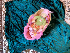 Puppe mit Tragetasche