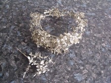 alter Silber Brautkkranz und passendes Anstecksträußchen für Bräutigam