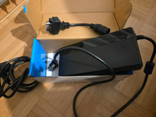 Giant GLI270AA `6 A  41,8 V  Elektrofahrrad Akku Ladegerät + Adapter Wie Neu OVP