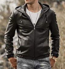 Neue schwarze Lederjacke für
