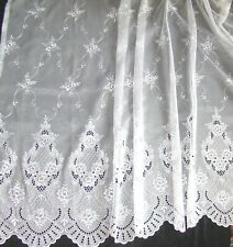 weiße bestickte echte