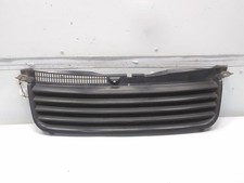 VW Passat 3BG Bj.2001 Kühlergrill ohne Emblem Zubehör mit Mängeln 