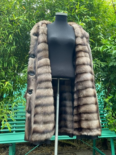 Schwarzer ledermantel mit - schwarzer,