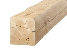 Fichtenbalken gehackt