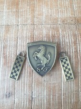 Original Ferrari Emblem Pferd 50x40 mm + 2 Reißverschluss Teile Original 