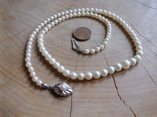 zarte Perle Kette im Verlauf