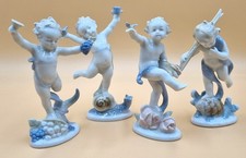 Vier Porzellanfiguren als die