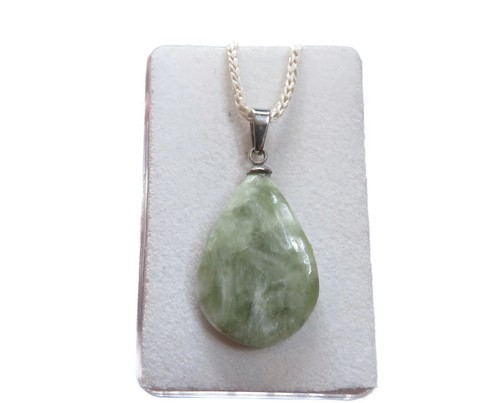 Grüner turmalinquarz cabochon - turmalinquarz,