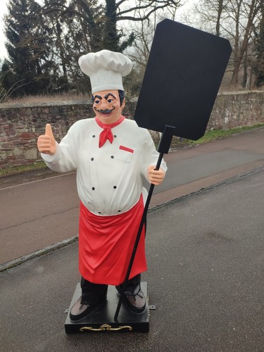 Chefkoch mit tafel 85m hoch - tafel,