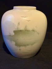 Cremefarbene handbemalte