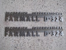 MC Cormick Farmall D-324 Schriftzug Emblem Trecker