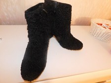 Damen-Stiefeletten Größe 39 außen mit Felloptik neu und ungetragen