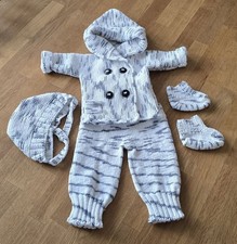 Selbstgestrickte Baby