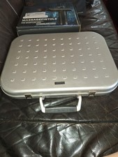 Dj Koffer 1 Scharnier Defekt. Viele  CDs inklusive. Siehe Fotos.