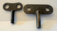 2 alte Aufzugsschlüssel Uhrenschlüssel  Standuhr Kaminuhr innen ca. 4 und 3 mm