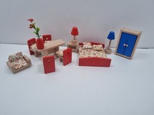 Puppenstubenmöbel aus Holz 12
