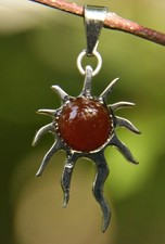 Sonne mit roten Stein Edelstahl Anhänger Kette am Band Halskette