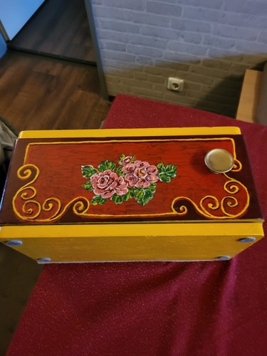 Altes kleines schränkchen - kleines,