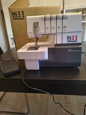 W6 Coverlock N 707D Freiarm Nähmaschine von "Wertarbeit"