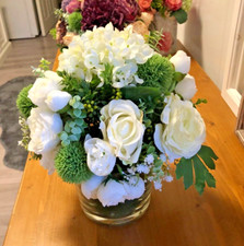 Weiße Rosen in Glas Vase