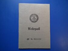 ein alter originaler DDR -Wehrdienstausweis ausgestellt 1964 Vogtlandtop Zustand