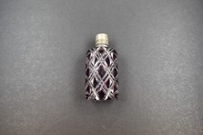 antikes Parfumflakon aus Kristallglas purpur und weiss, Deckel, Stopfen um 1910