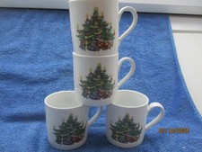 Plankenhammer, Floss - Porzellan -  4 TASSEN mit WEIHNACHTSDEKOREN-bunte Glocken