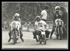 Foto, Hermsdorf/Sachsenring, Motorradrennen ca 1970, Saarinen, Andersson; L200L