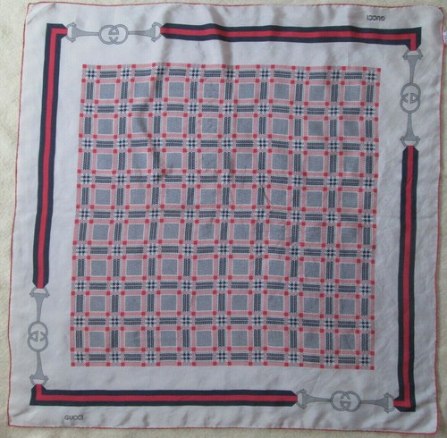 Superbe foulard gucci soie - -,